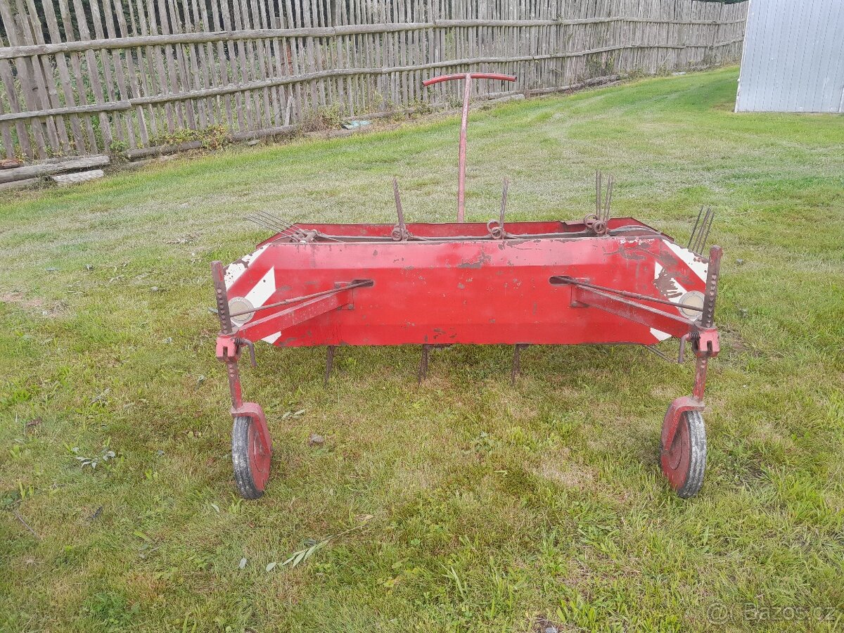 Obraceč sena na MF - 2