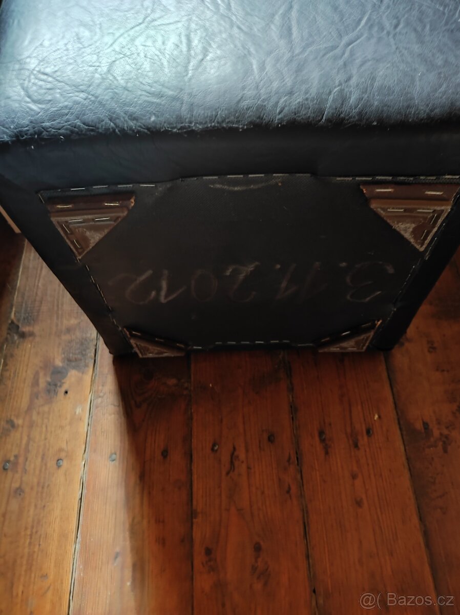 Kožené taburety - 2