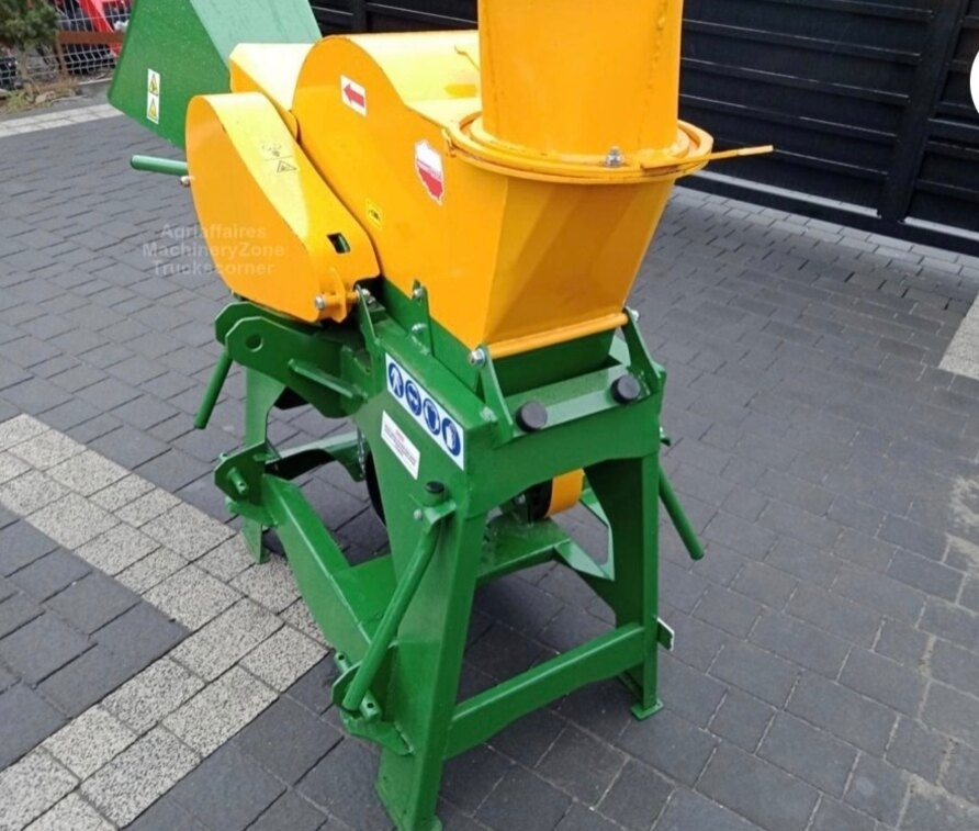Štěpkovač větví na traktor - 2