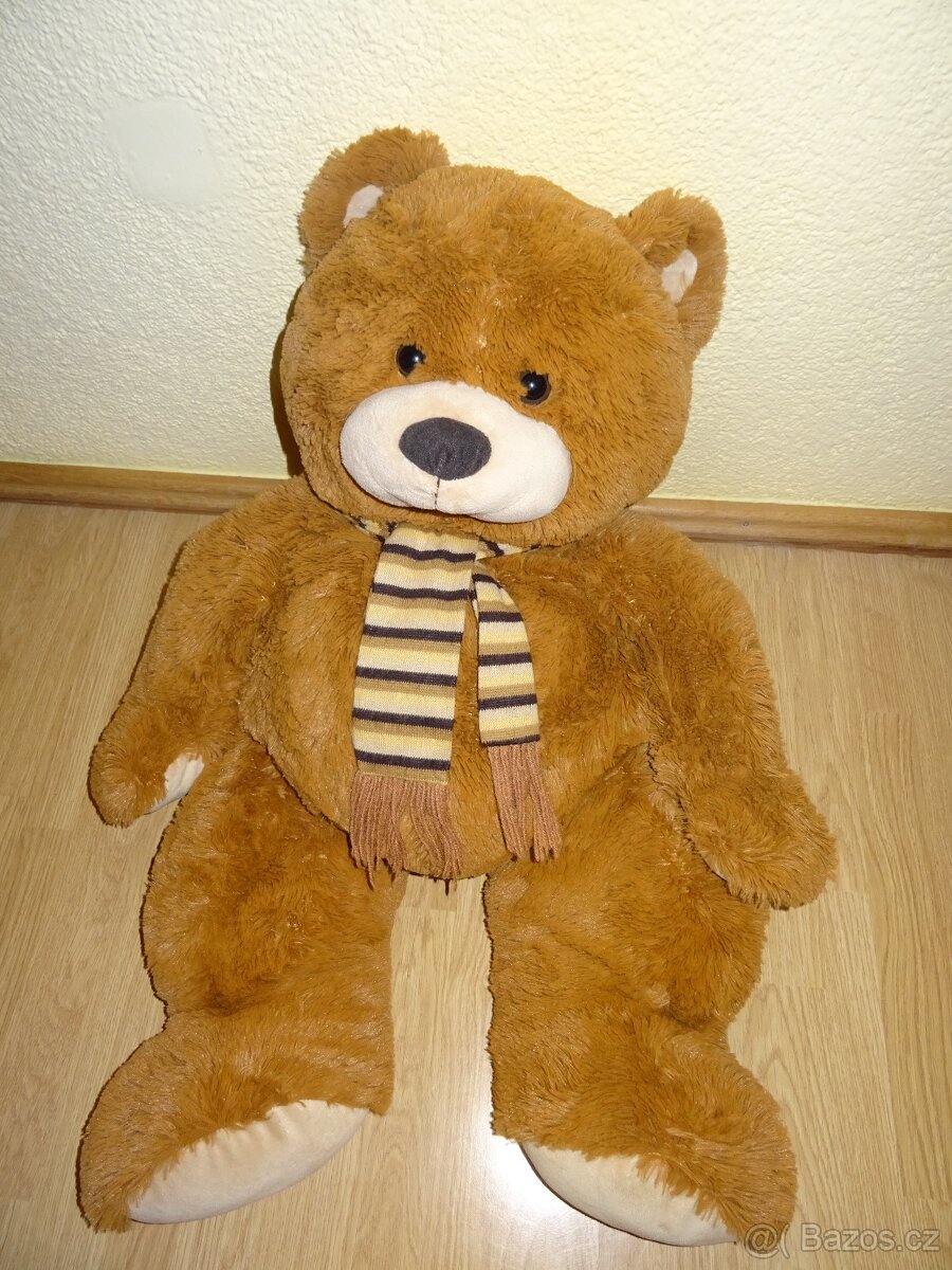 Velký plyšový medvěd - 2
