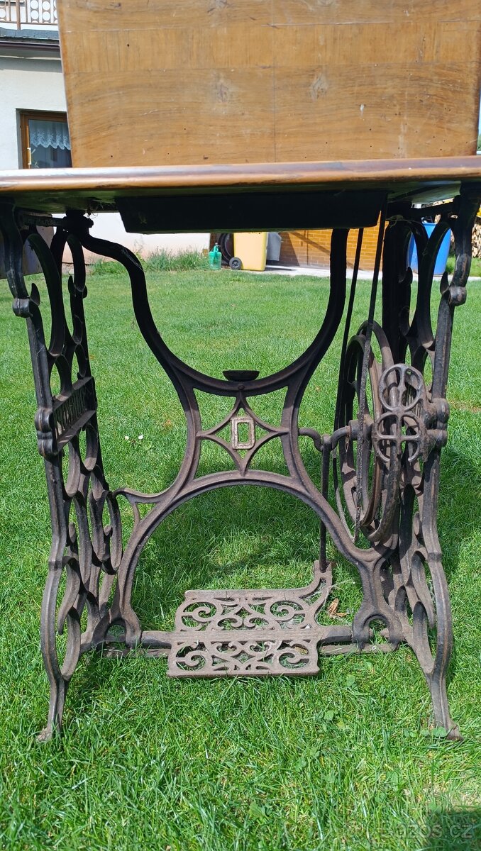 Šicí stroj šlapací (plně funkční) - 2