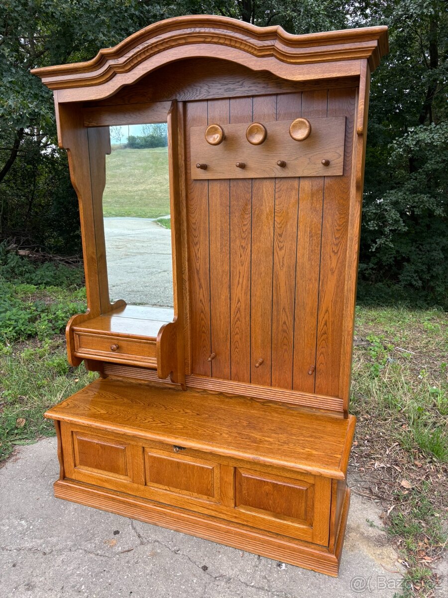 Masivní předsíňová stěna - 2
