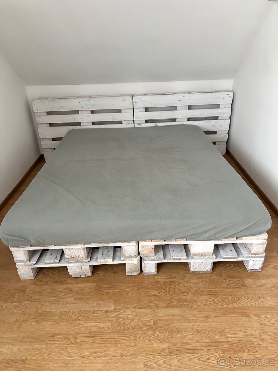 Postel z palet. - 2