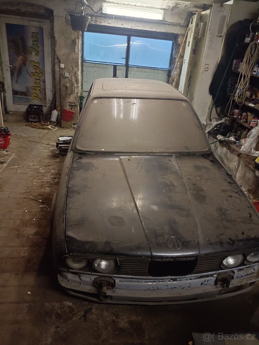 BMW e30 coupe 320i - 2