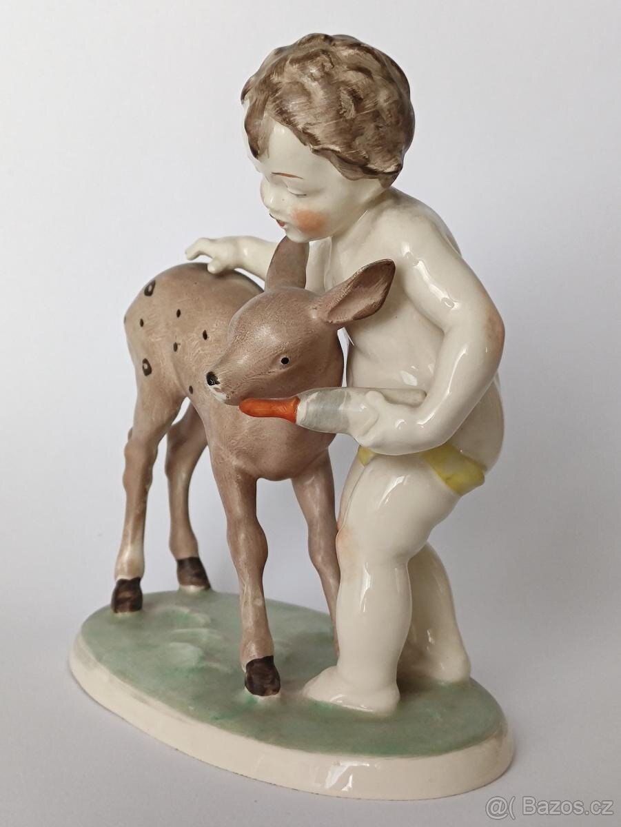 Starožitná soška, figurka, dítě krmí srnče, Hertwig, 14cm - 2