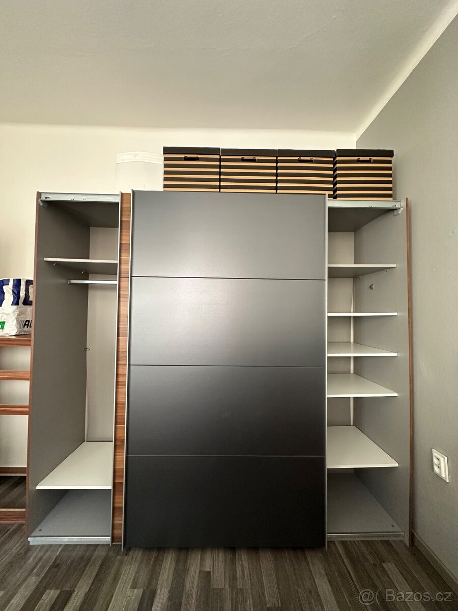 Šatní skříň - 2