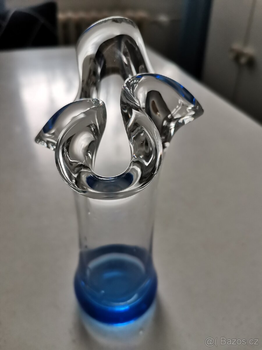 Vázička z hutniho skla - 2