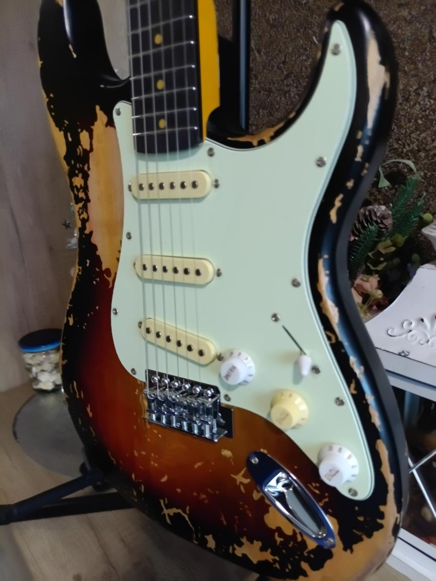Elektrická kytara Stratocaster Relic replika. - 2