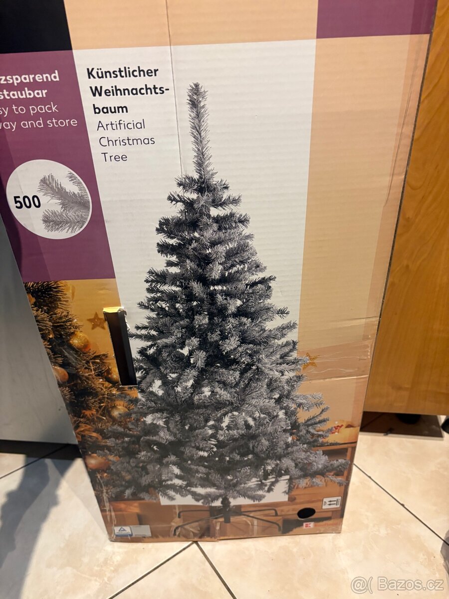 Stromeček zasněžený - 2