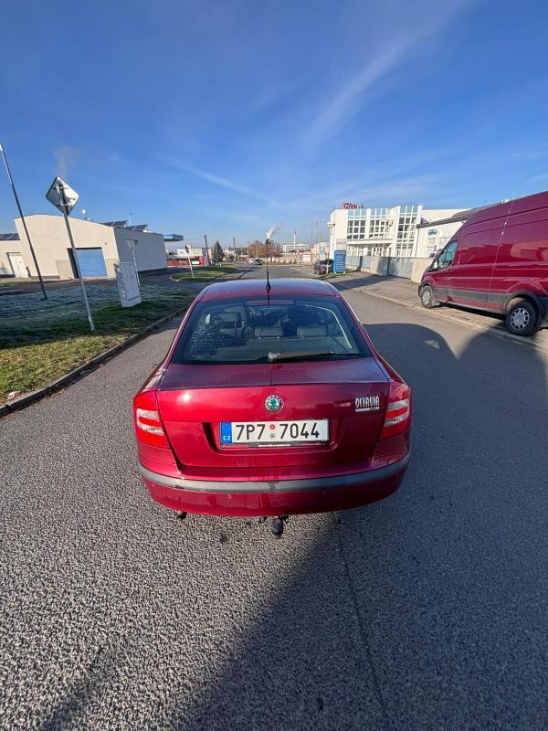 Škoda Octavia 1,6 mpi Elegance - 2