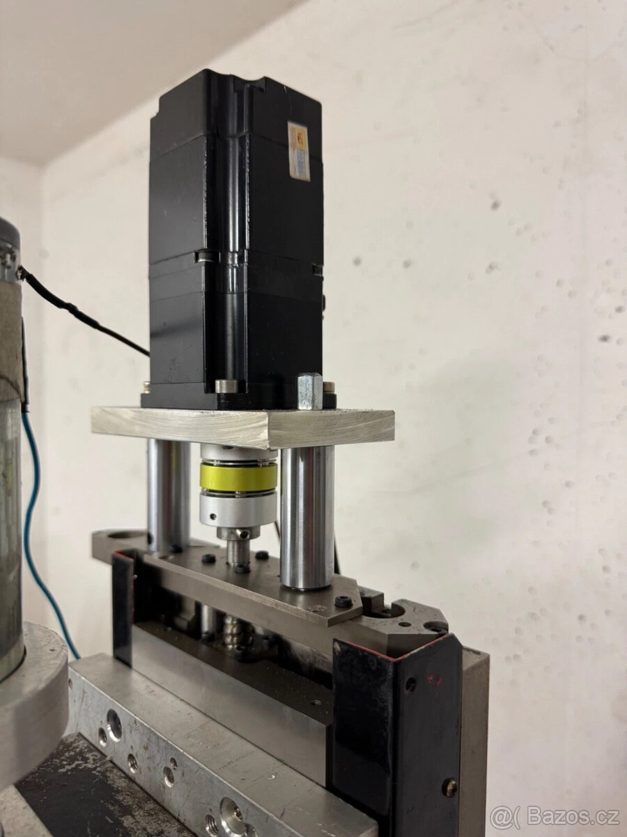 Kern microtechnik-přesná CNC frézka KERN 10_16 - 2