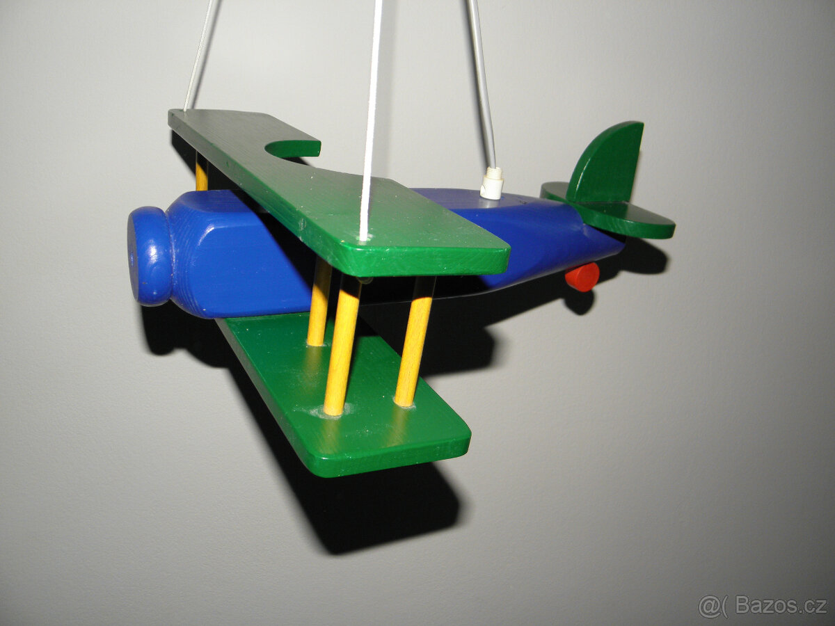 DŘEVĚNÝ LUSTR LETADLO - 2