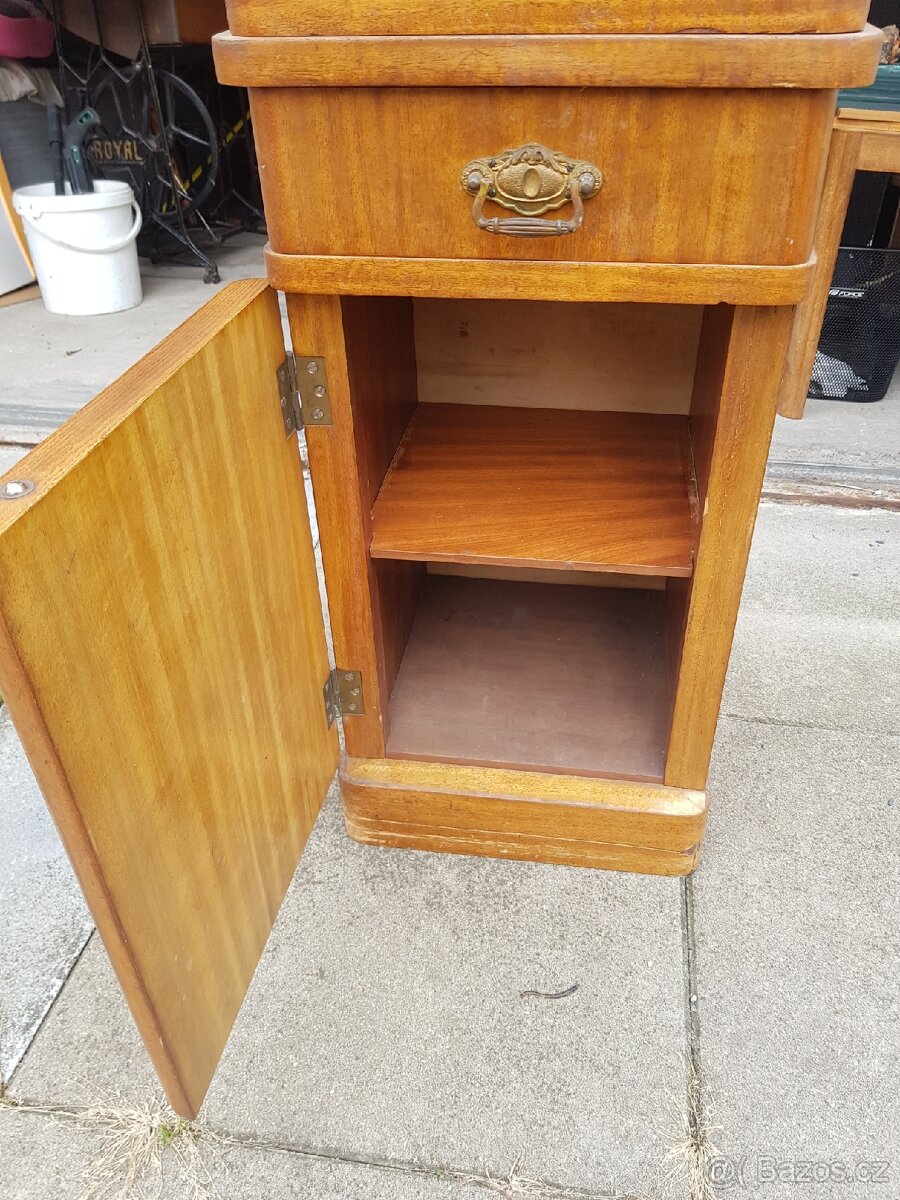 starozitny nocni stolek - 2