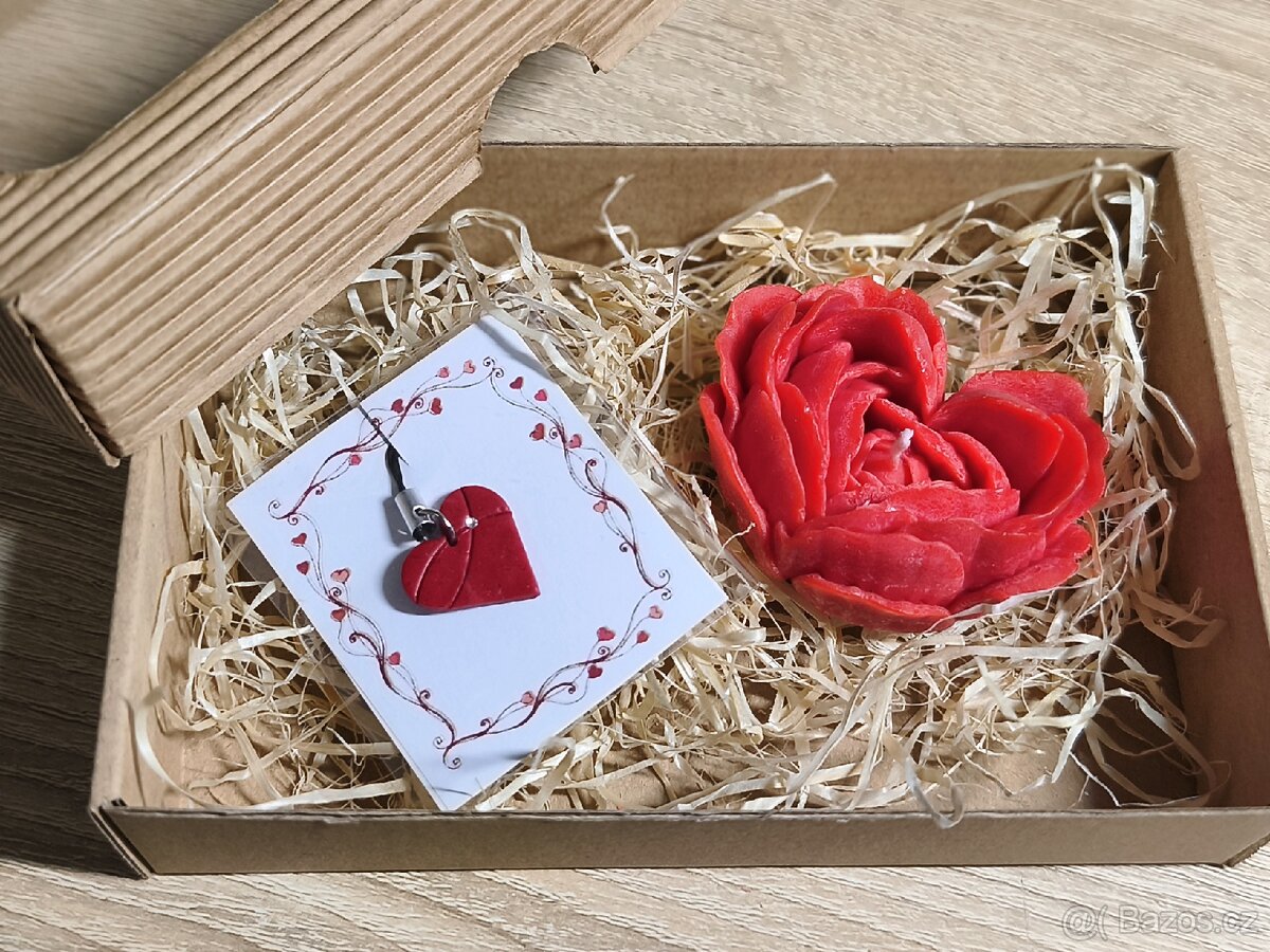 Dárková sada srdce - svíčka a přívěsek - 2