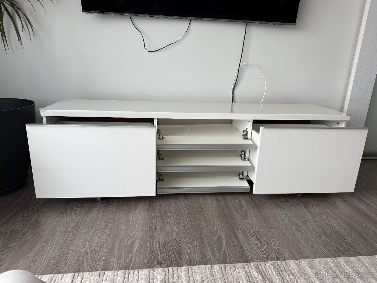 Tv stolek ikea - 2