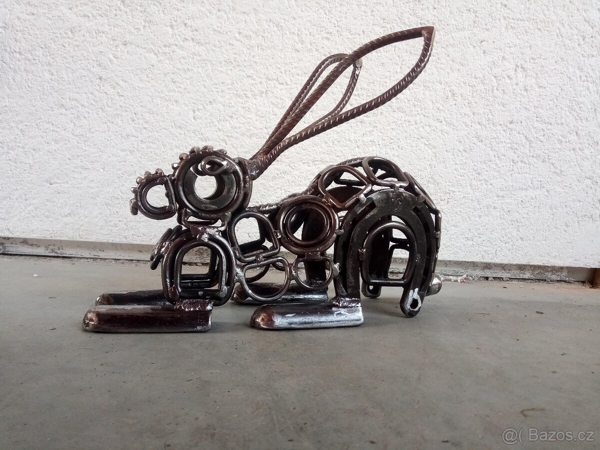 Kovová socha - Zajíc (prodej/pronájem) - 2