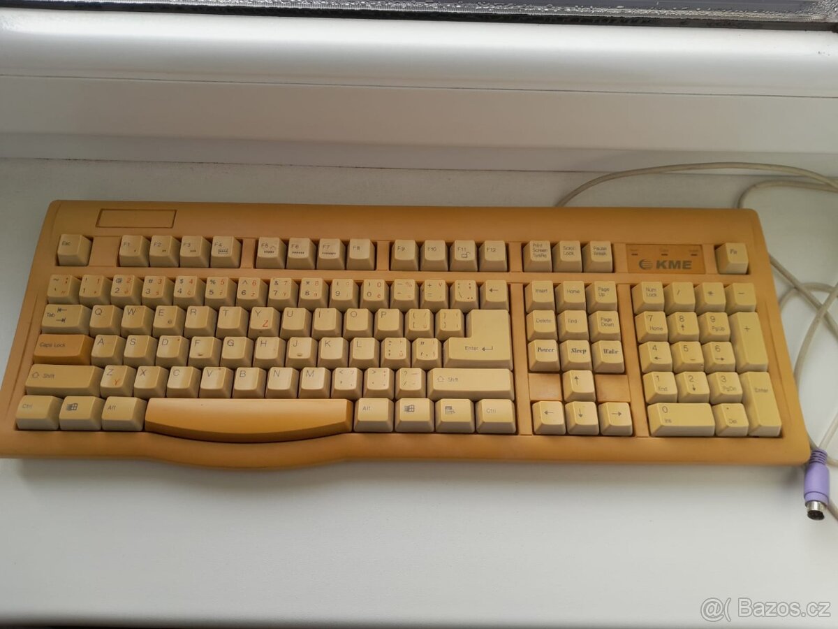 Historická klávesnice KME - 2