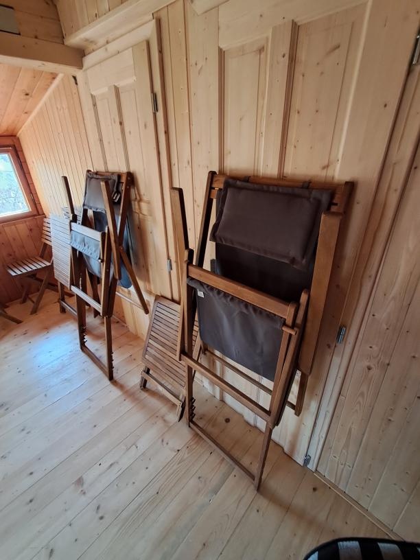 zahradní nábytek 2 lehátka a 1 stolek - 2
