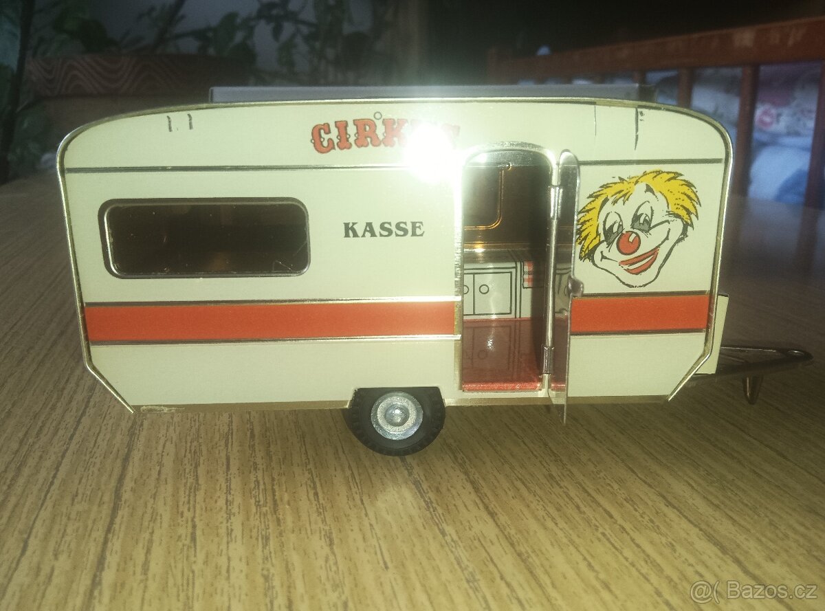 Obytný přívěs - cirkus - 2
