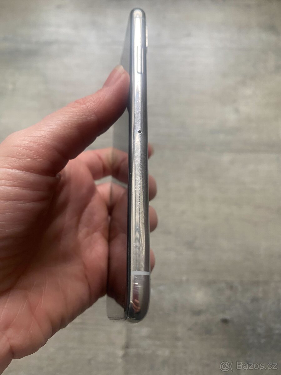 iPhone X 64GB bílý - 2