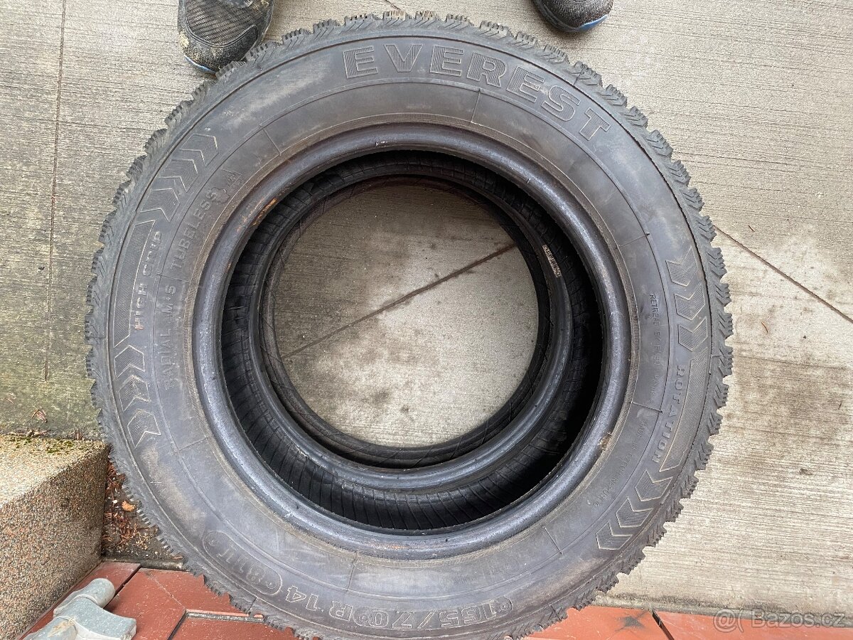 Pneu 165/70 R14 - 2