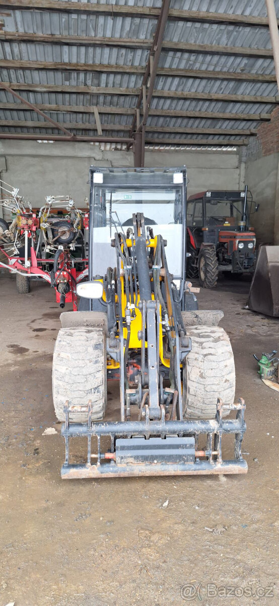 Kloubový nakladač JCB 403 - 2