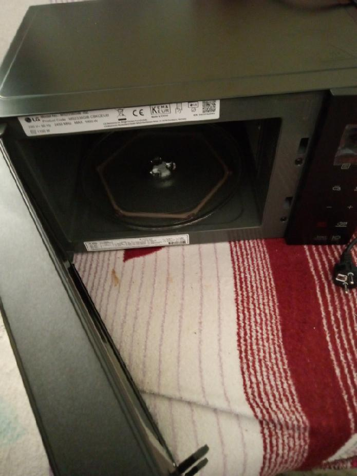 NOVÁ mikrovlnná trouba LG, černá, 23 l - 2