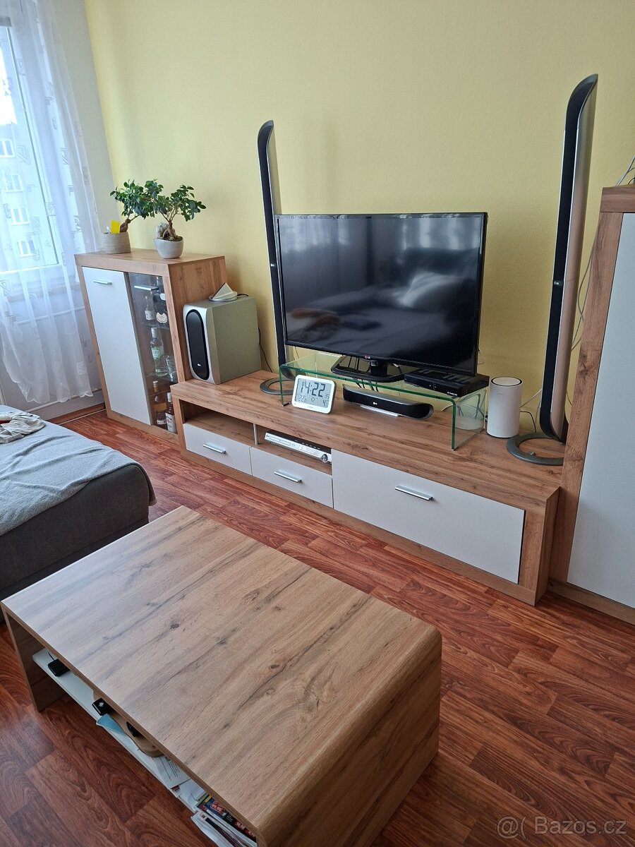 Téměř nová obývací stěna - 2