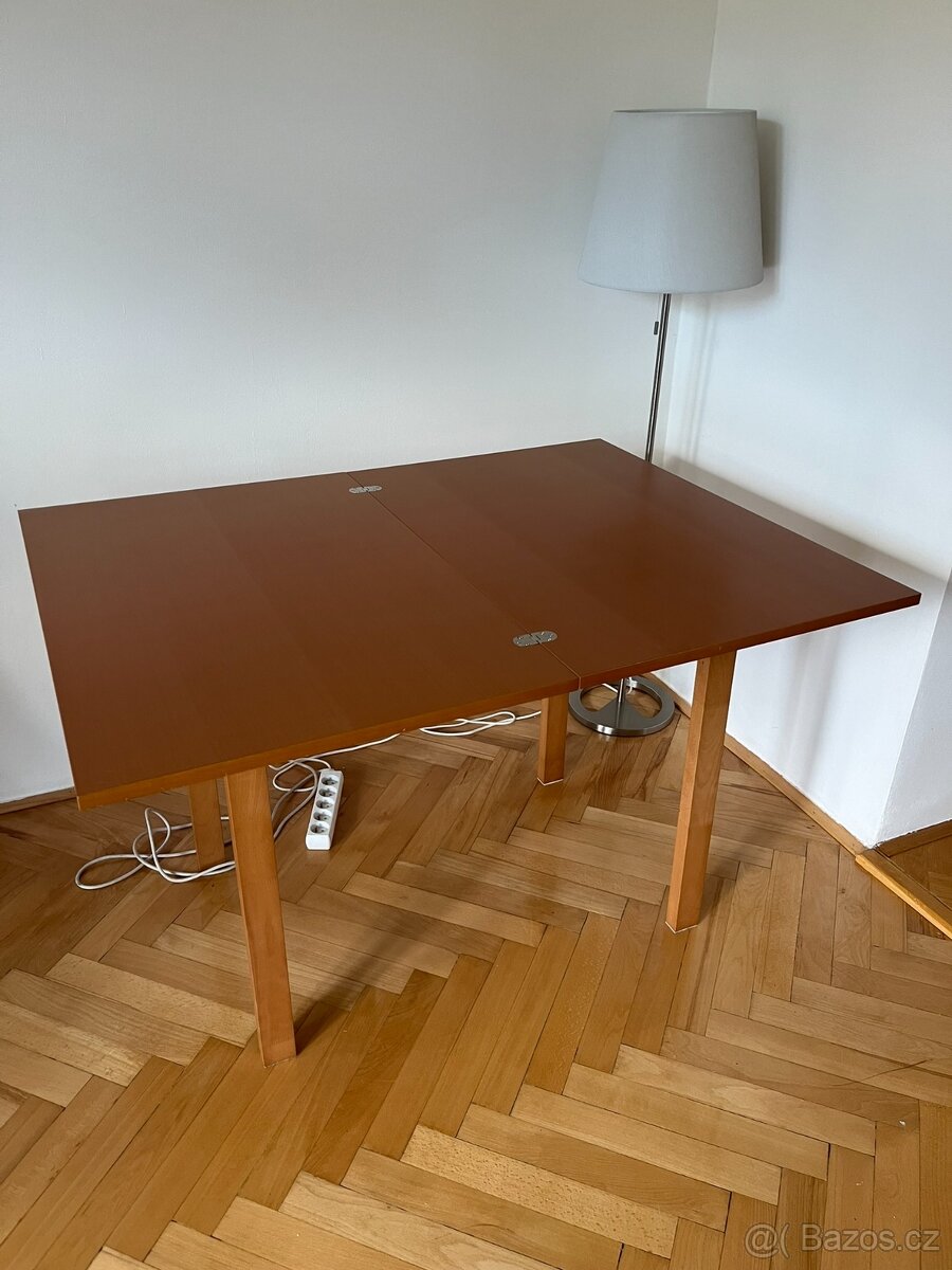 Rozkládací jídelní stůl + dvě židle - 2