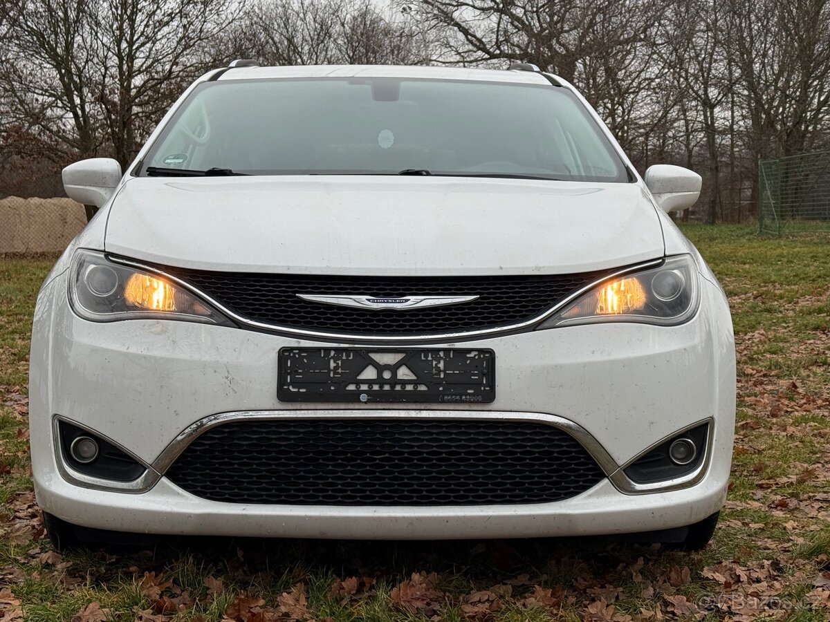 Chrysler Pacifica - 2