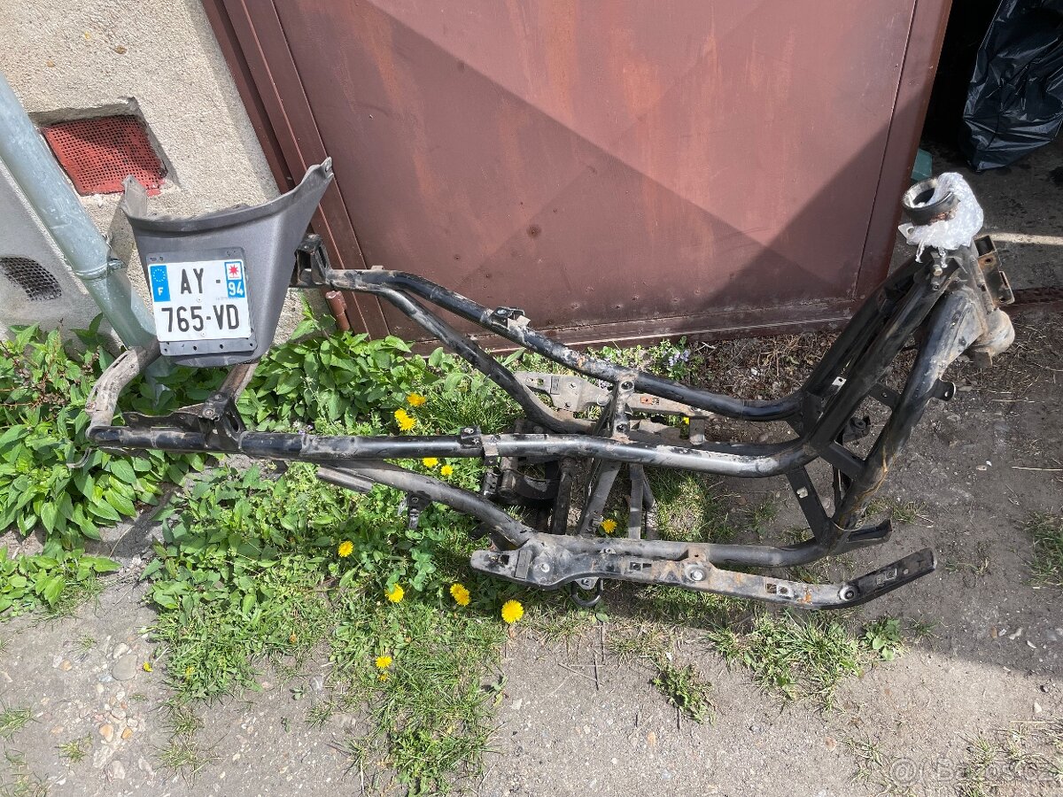 Ram s doklady Piaggio X8 - 2