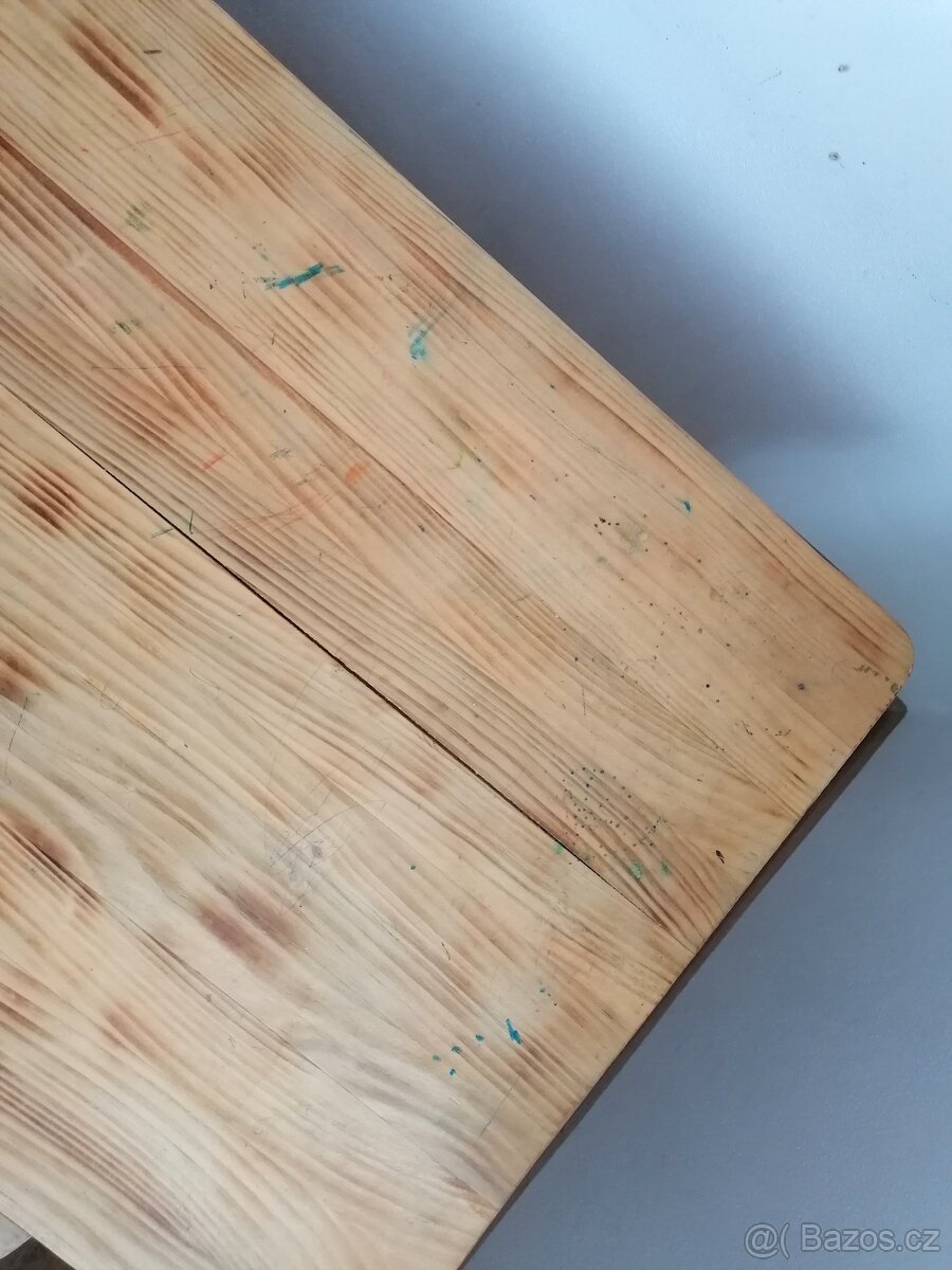 Dřevěný stůl a 2 židle - 2