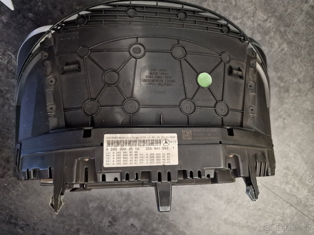 Mercedes C W205 interiér - 2