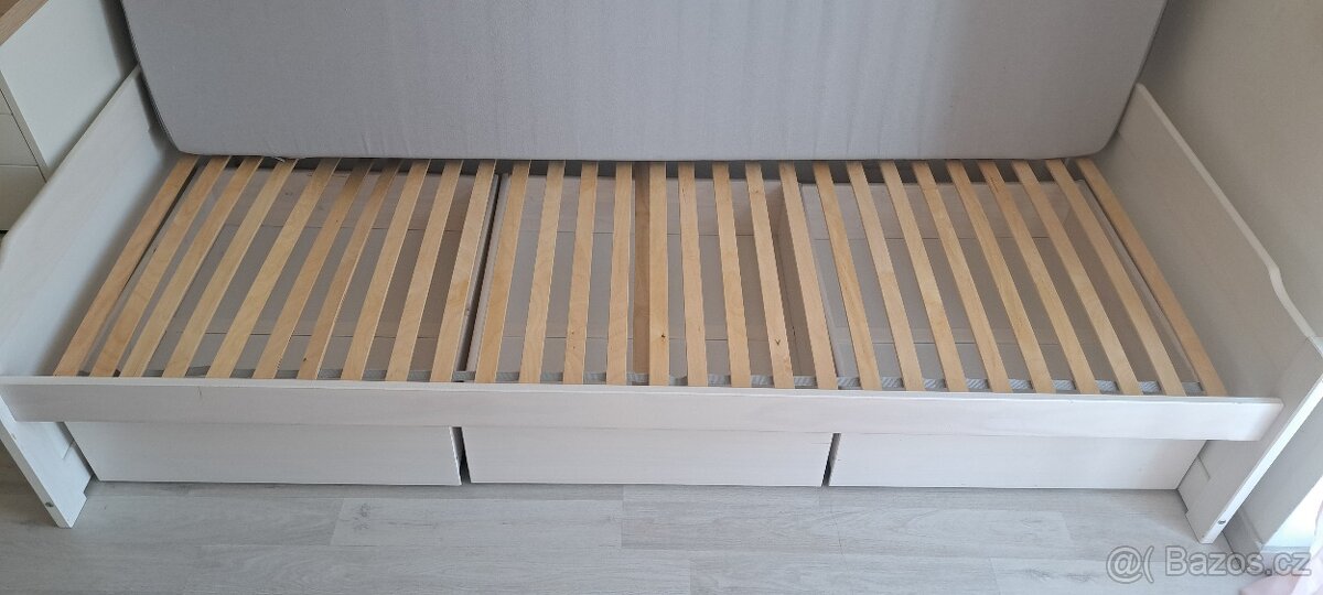 Postel s úložnými prostory - 2