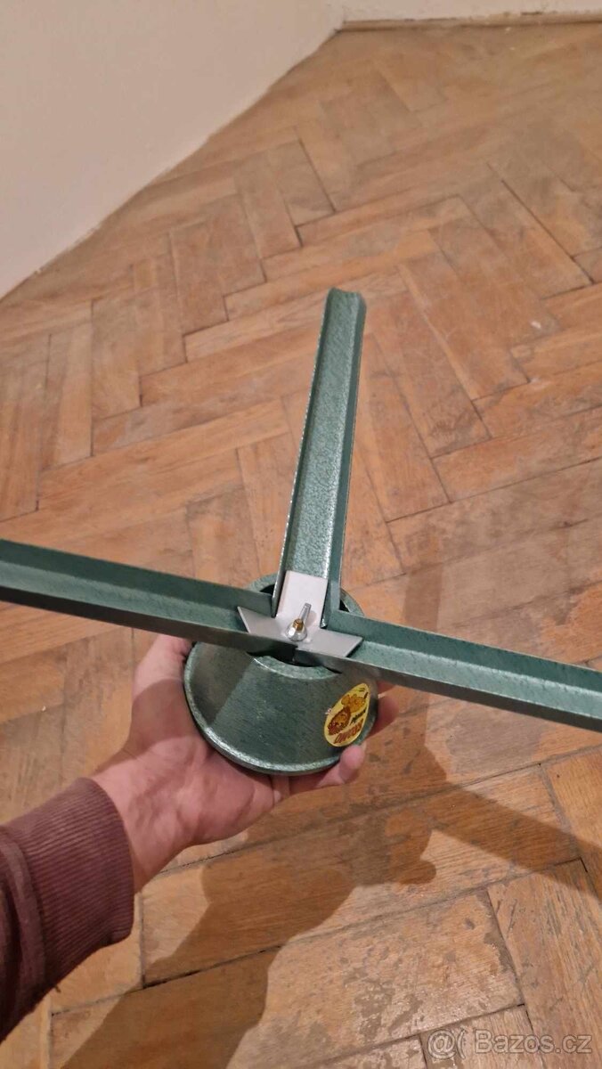 stojan na vánoční stromeček - 2