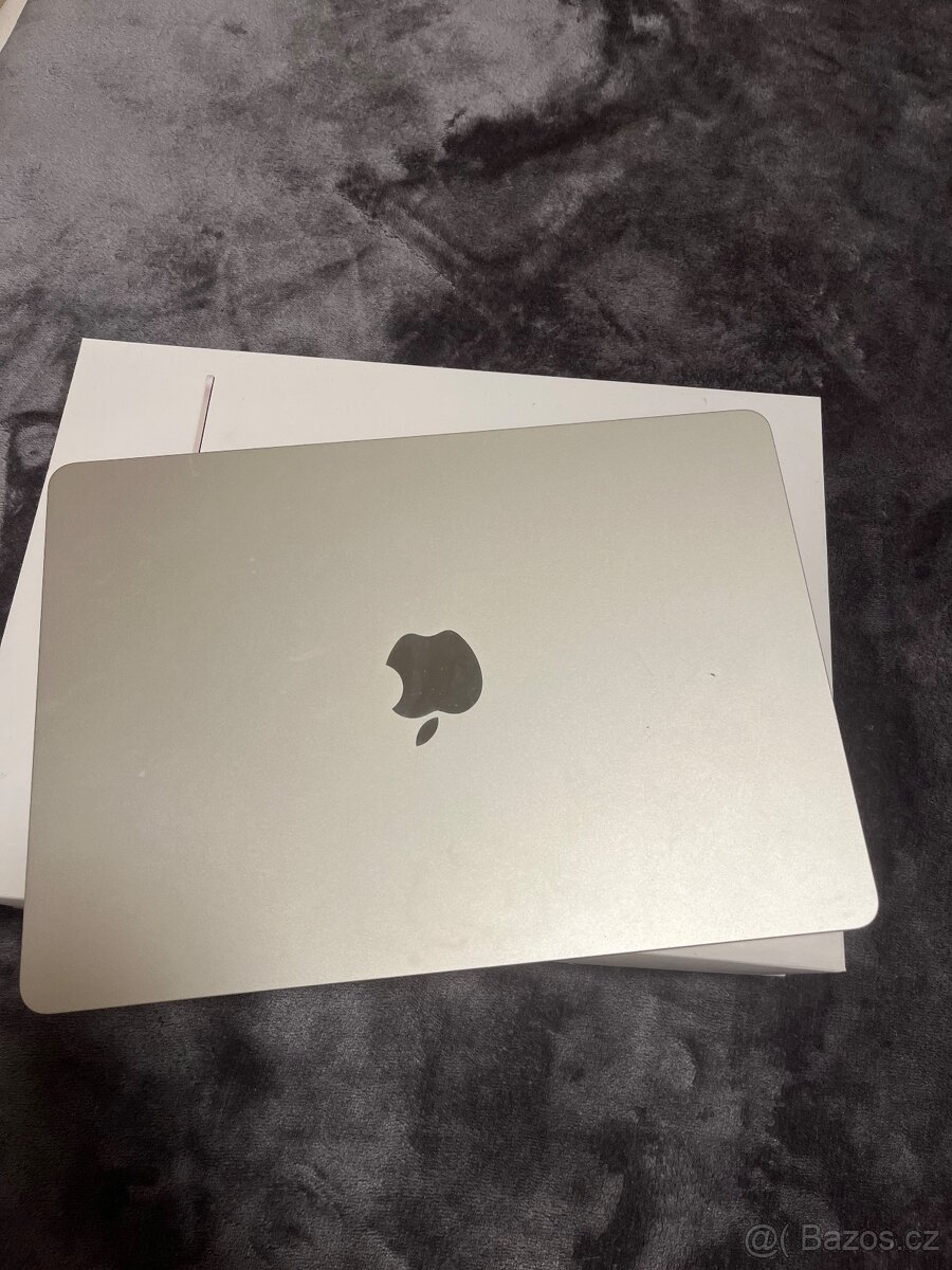 MacBook Air 13” M3 CZ 2024 Hvězdně bílý - 2