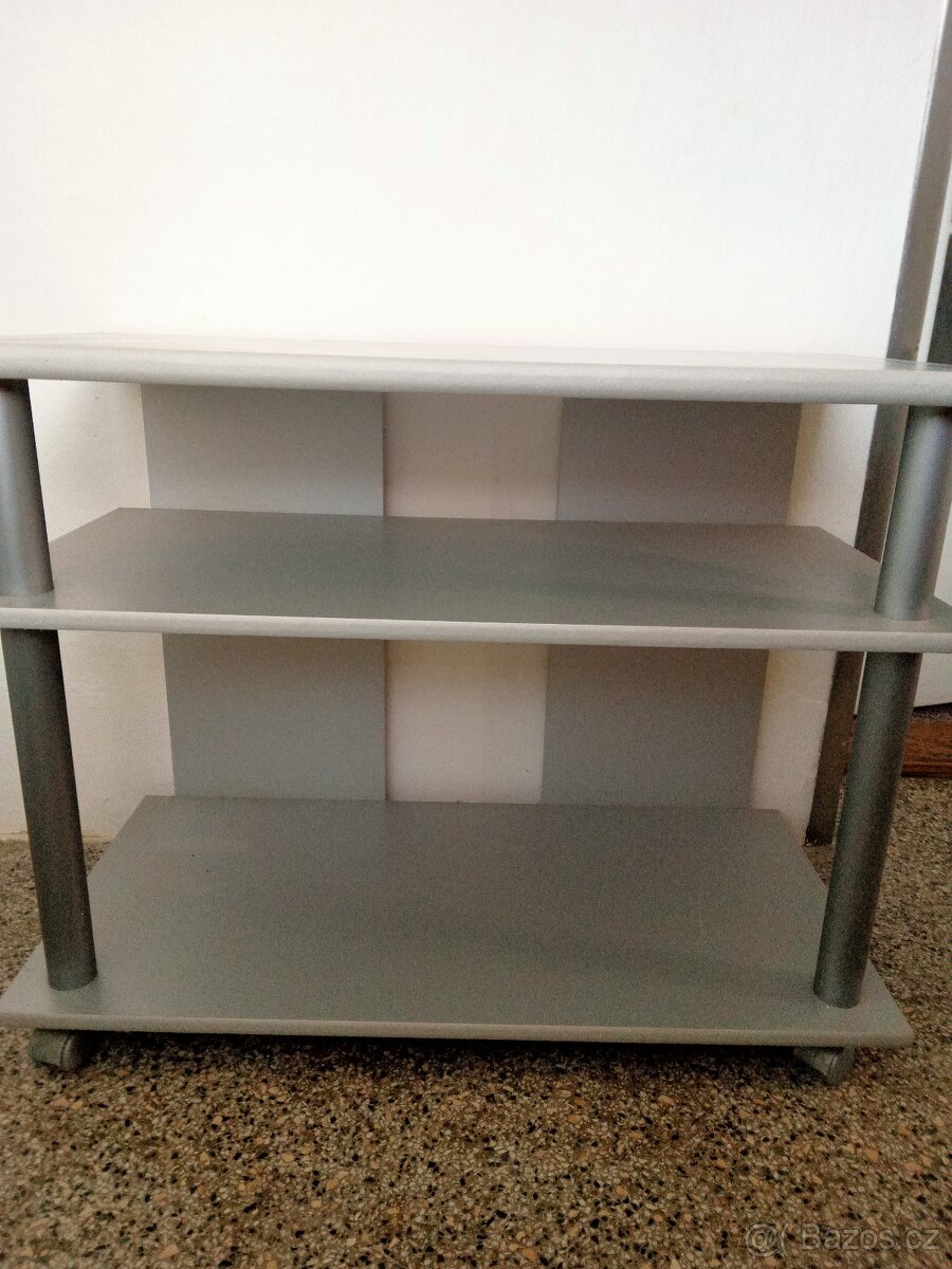 Stolík na kolečkách v šedé barvě - 2