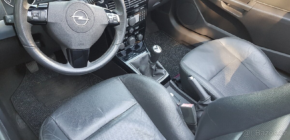 Opel Astra H Twintop Cosmo 1,8 benzín - 2