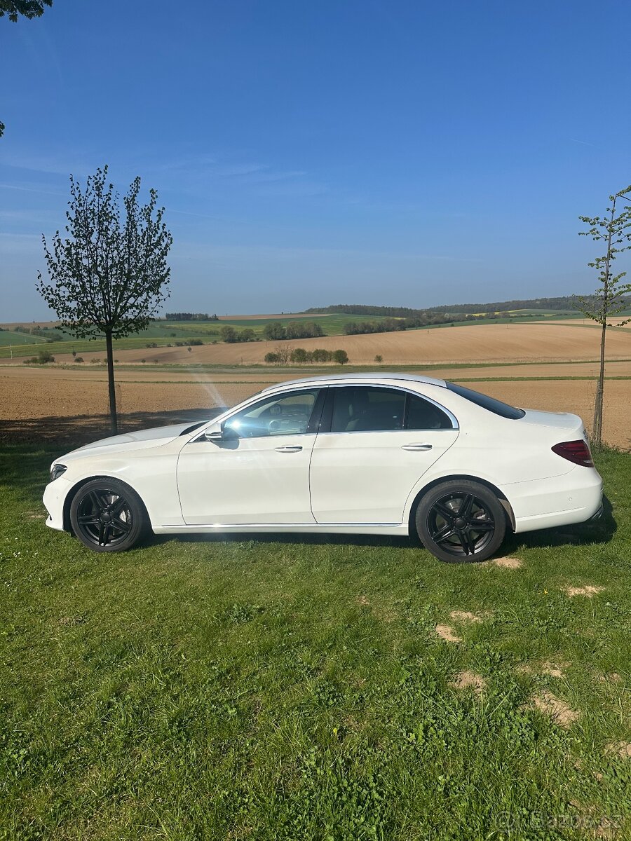 Skvělý Mercedes Benz E400 4matic - 2