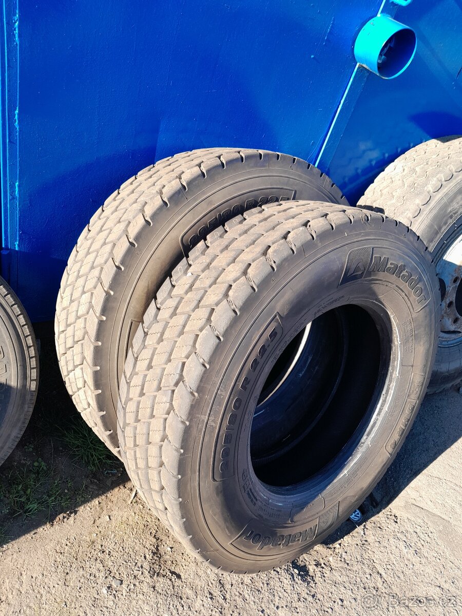 Pneu 295/80 R 22,5 - 2