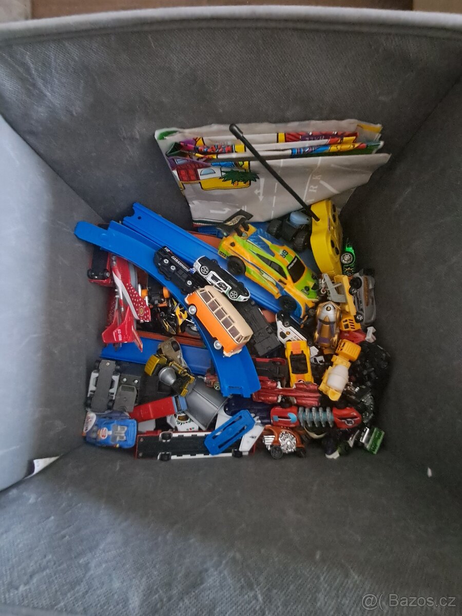 Hot Wheels mega sada - 2