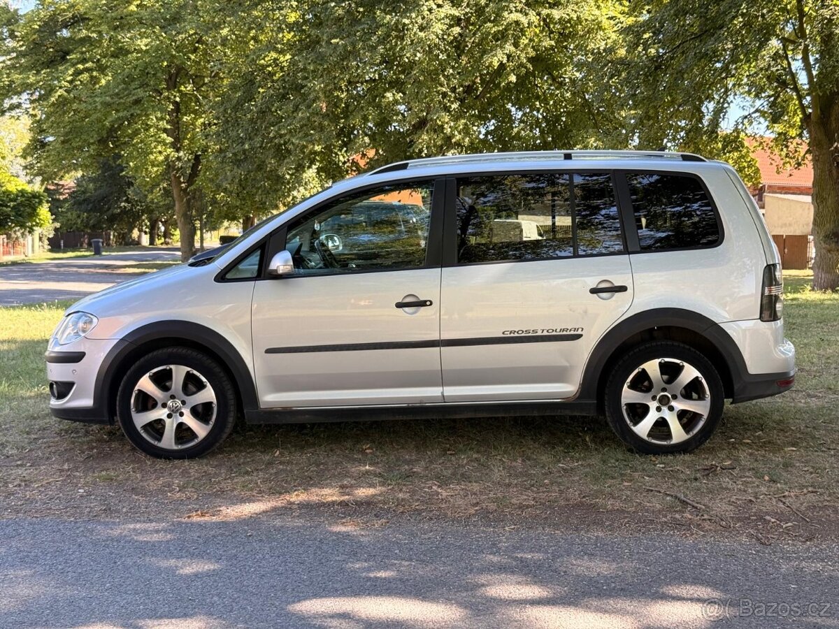 VOLKSWAGEN TOURAN Cross 2.0TDi - 2