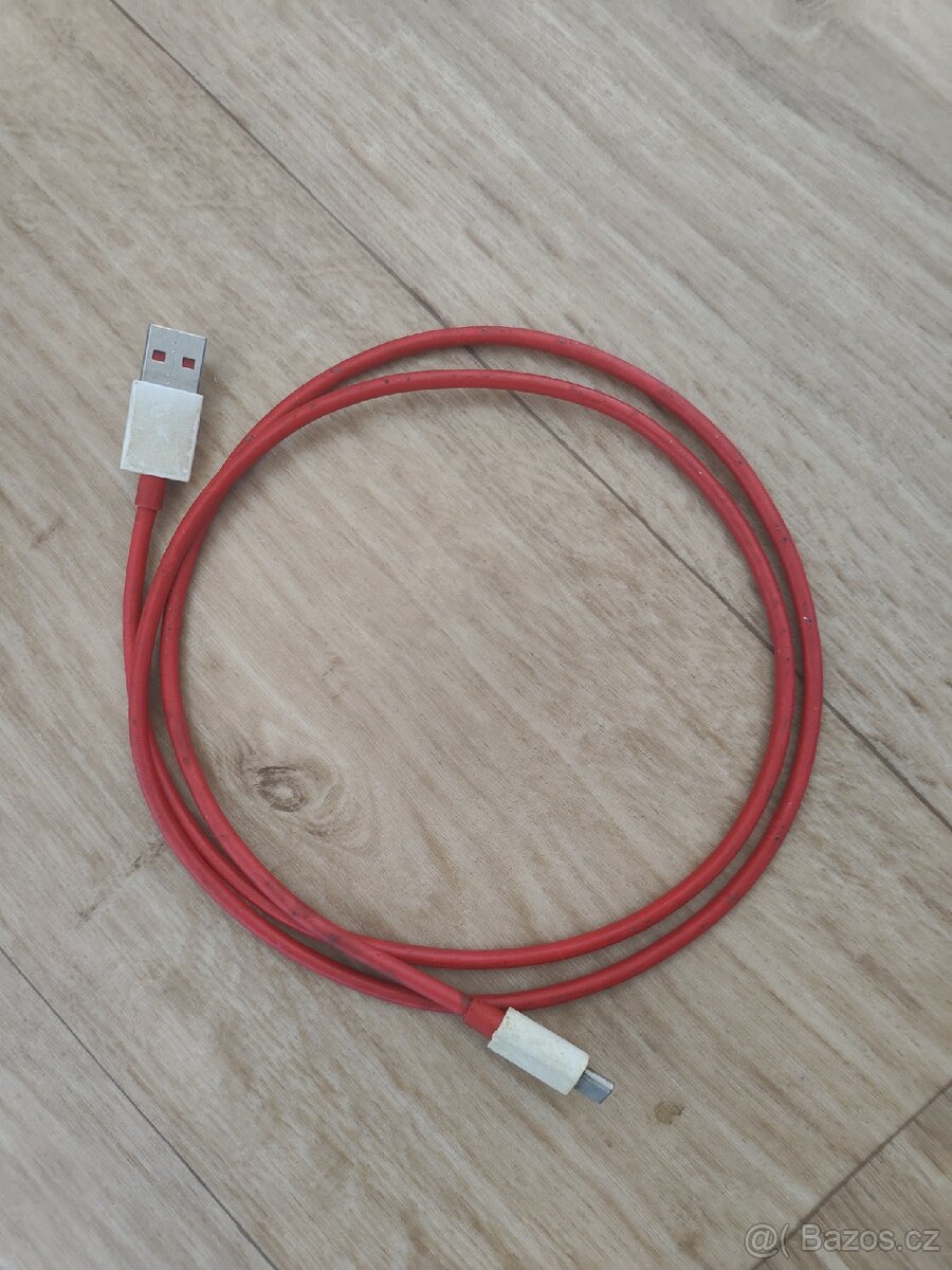 Daruji několik USB na USB-C/Micro USB kabelů - 2