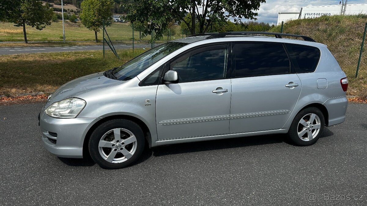 TOYOTA AVENSIS VERSO 2.0 - 2