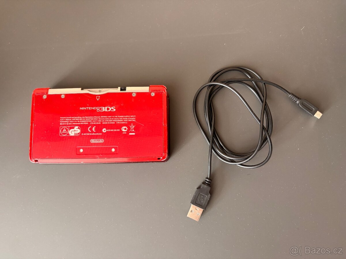 Nintendo 3DS červený - 2