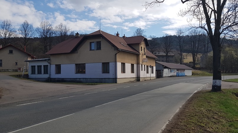 Bytový dům s dílnou a velkou garáží - 2