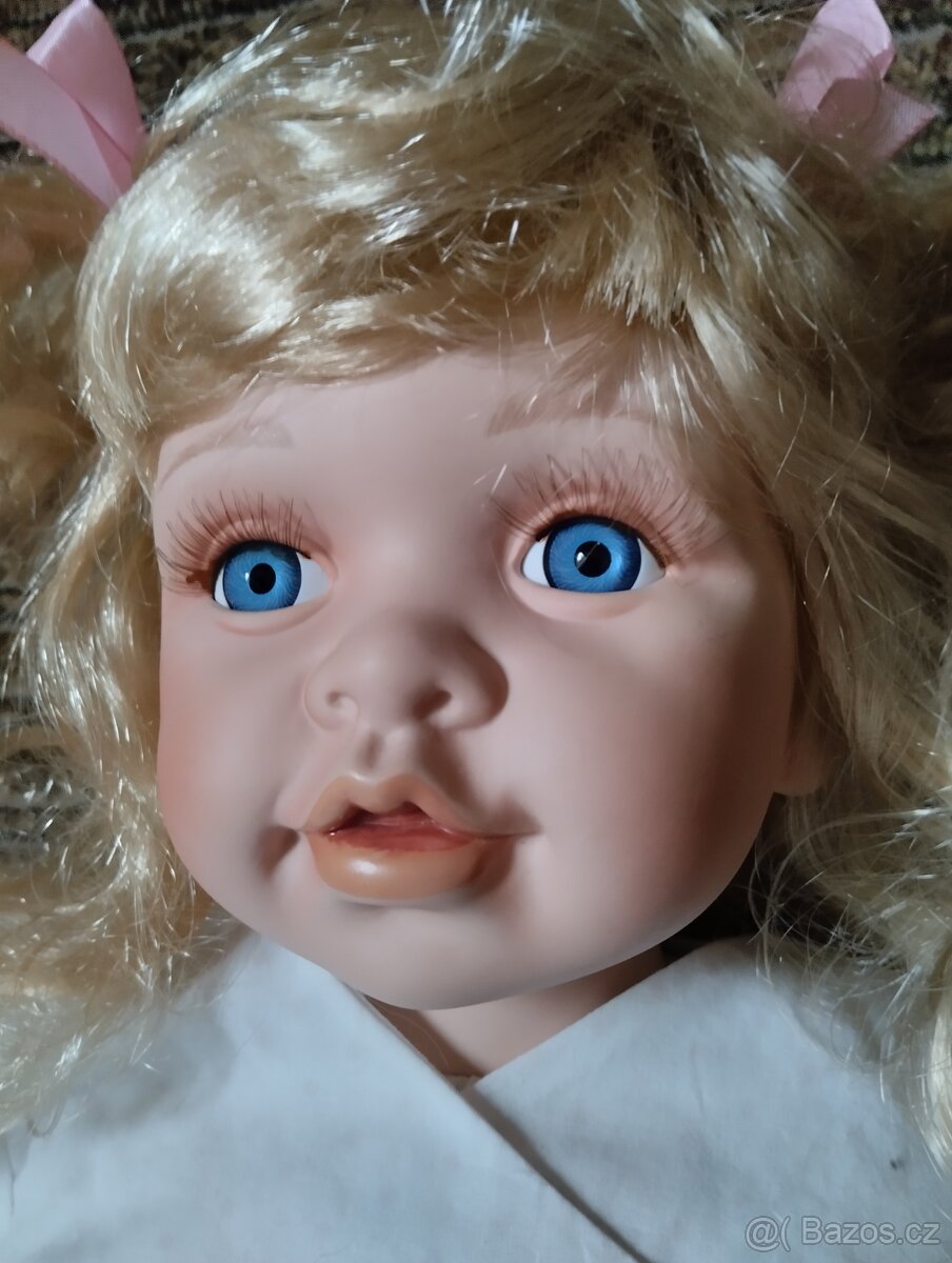 Značená porcelánová panenka - 2