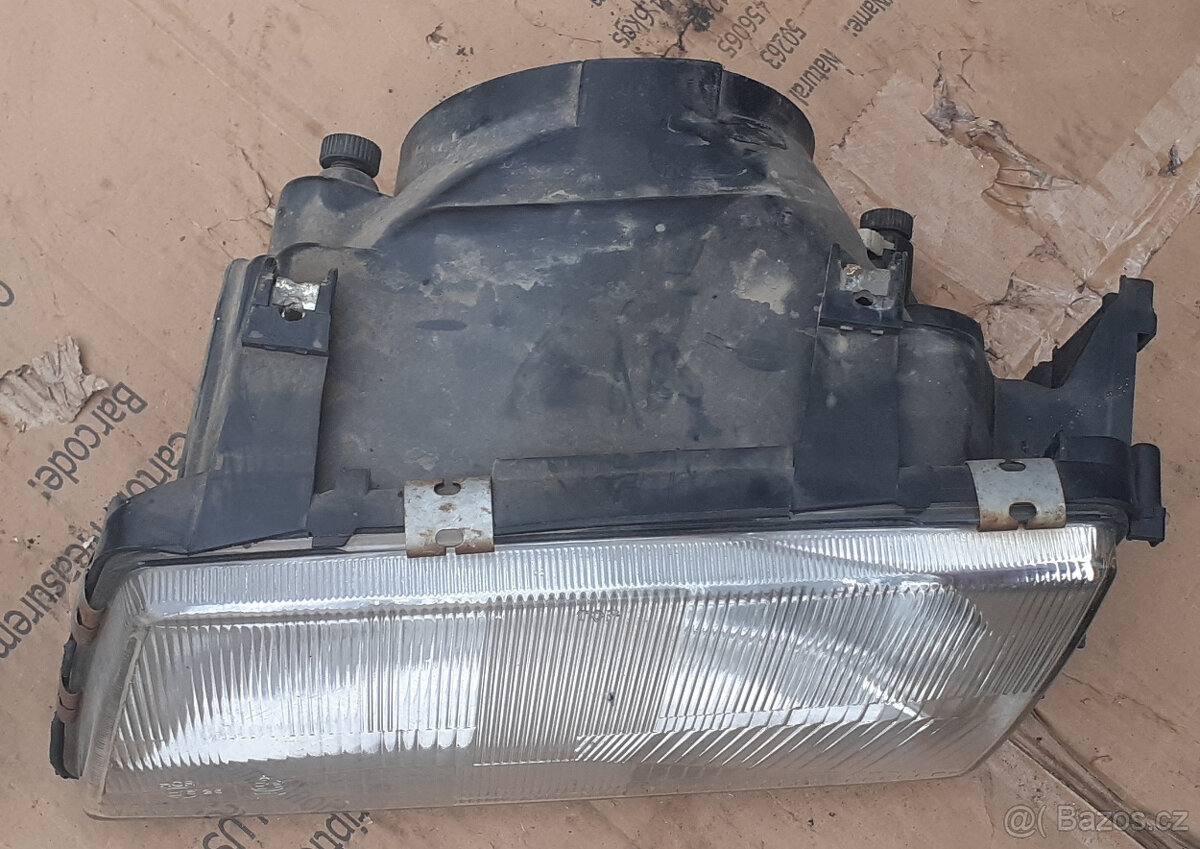 Audi 100 - Přední světlomety - 2