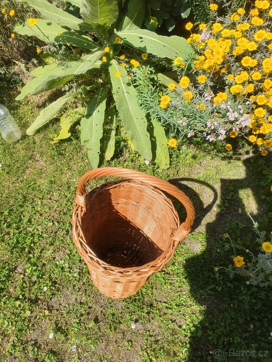 Proutěný koš. Ideální na slunečníky do předsíně - 2