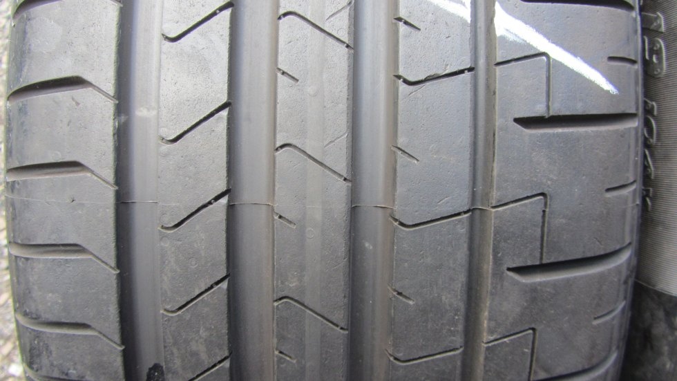 Letní pneu 255/45/19 Pirelli - 2